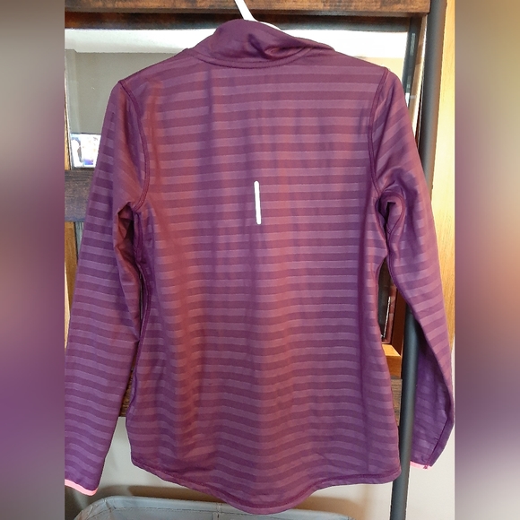 Reebok Women's Purple Athletic Shirt 1/4 front zip Size Medium - Picture 3 of 5